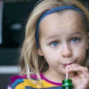 Zloraba sladkih pijač vodi k zgodnji manifestaciji menstruacije pri dekletih